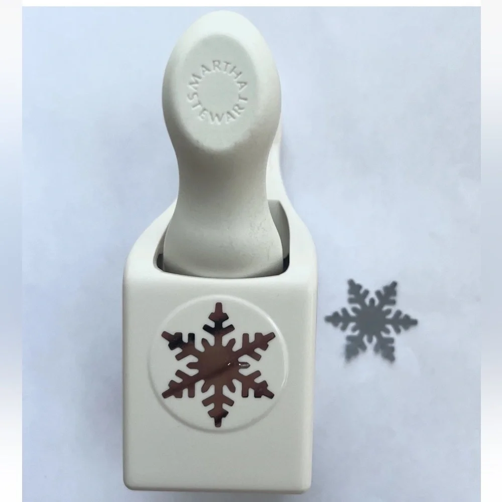 Martha Stewart Set of 2 Alpine Snowflake Arctic Snowflake Paper Punches Cards